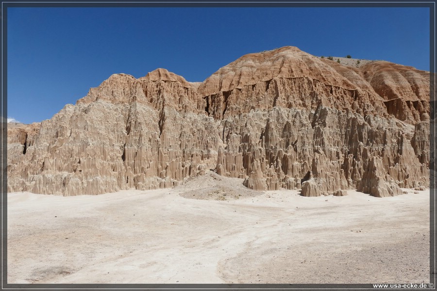 Cathedral_Gorge_2024_003